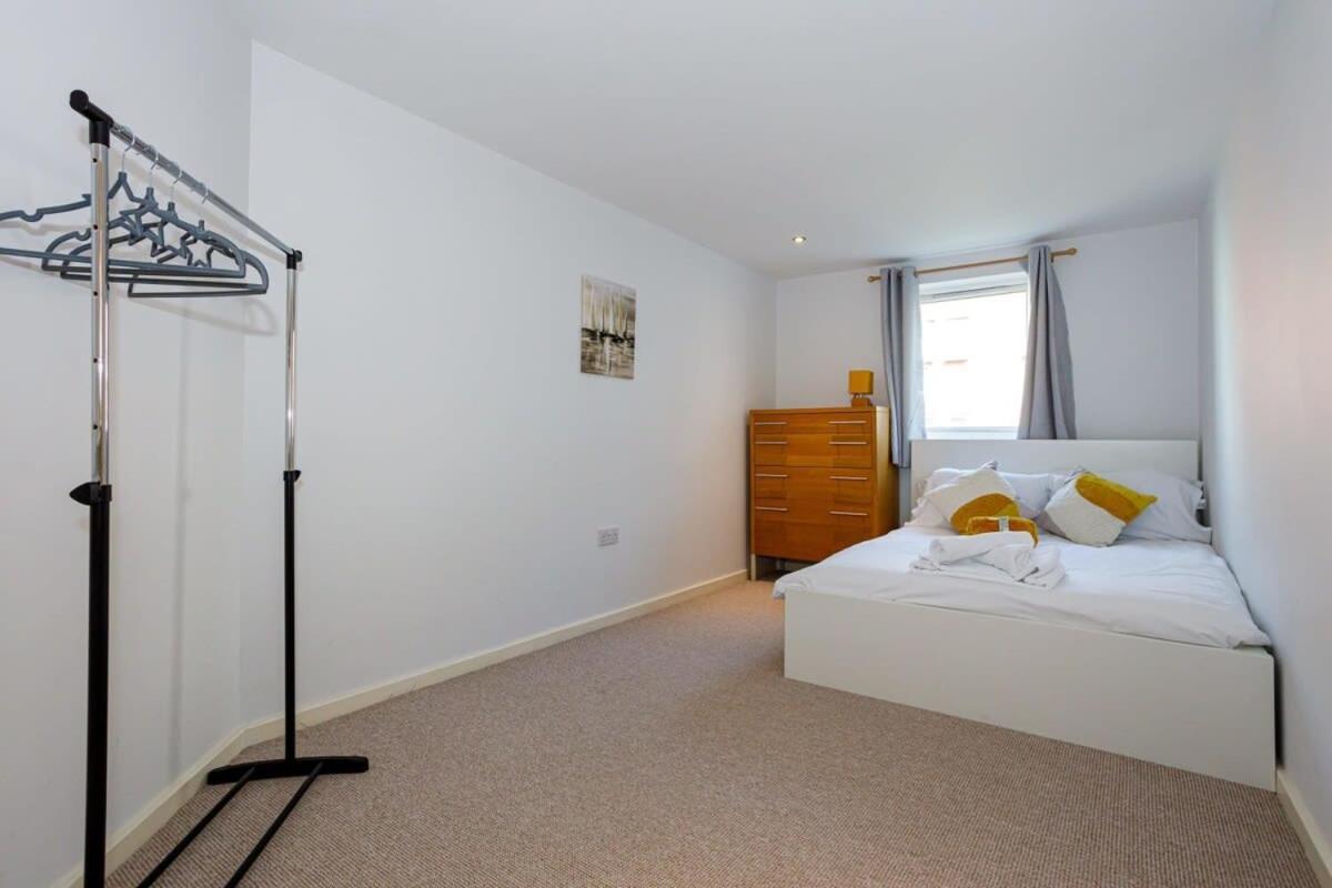 Lovely 2 Bed 2 Bathroom Appartamento *