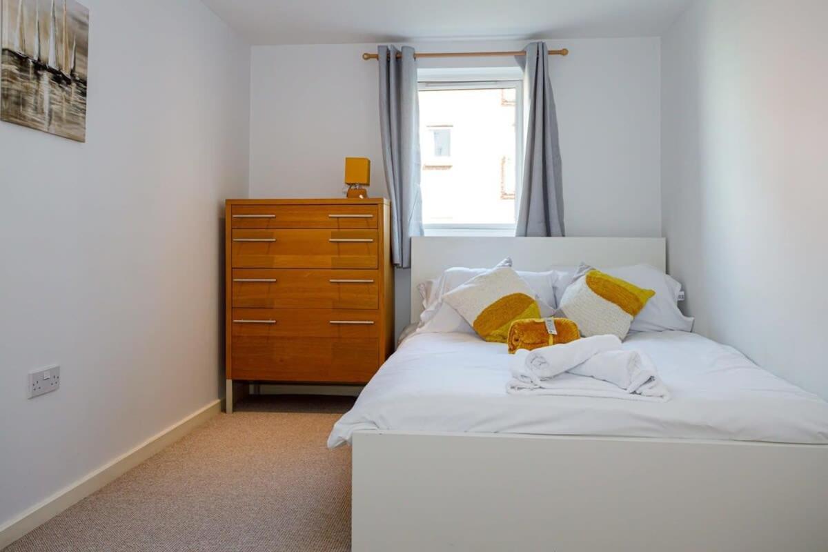 Lovely 2 Bed 2 Bathroom Appartamento